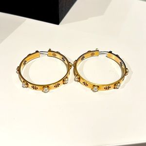 TORY BURCH PEARL GOLD LOGO HOOP EARRINGS